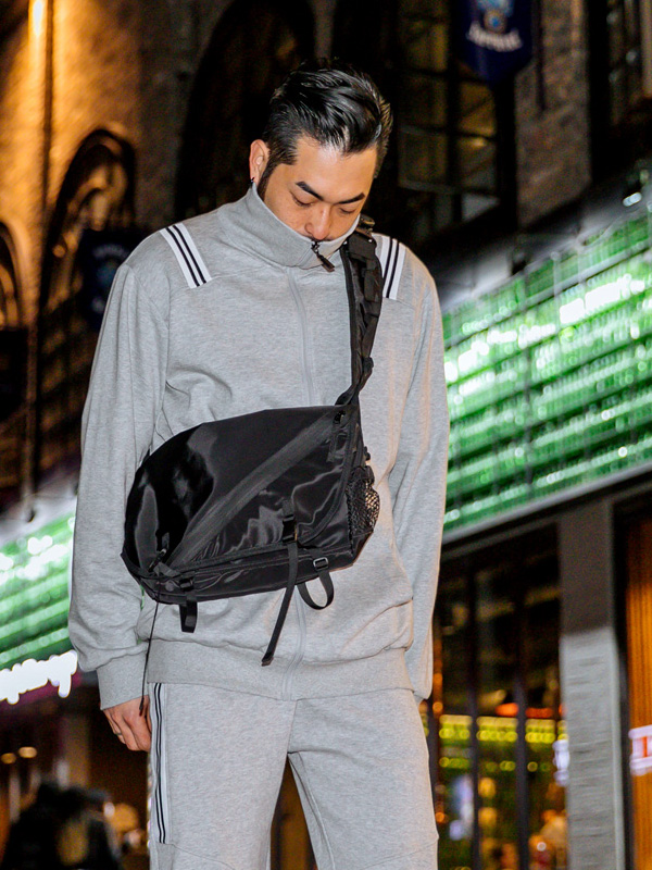 (M-4XL)<BR>반기다 拉链卫衣