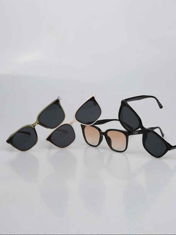 우샤치 太阳镜/墨镜 2219